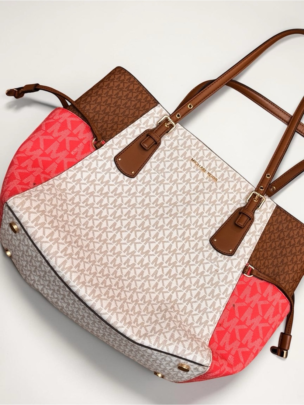 Michael Kors Voyager East/West Signature Tote Dahlia Multi Coral/Cream - Picture 4 of 13